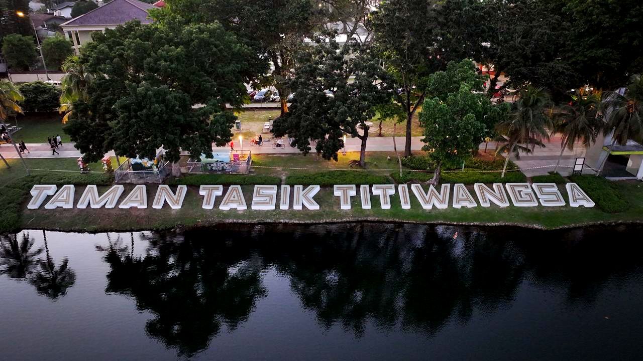 Aerial view of Taman Tasik Titiwangsa in Kuala Lumpur